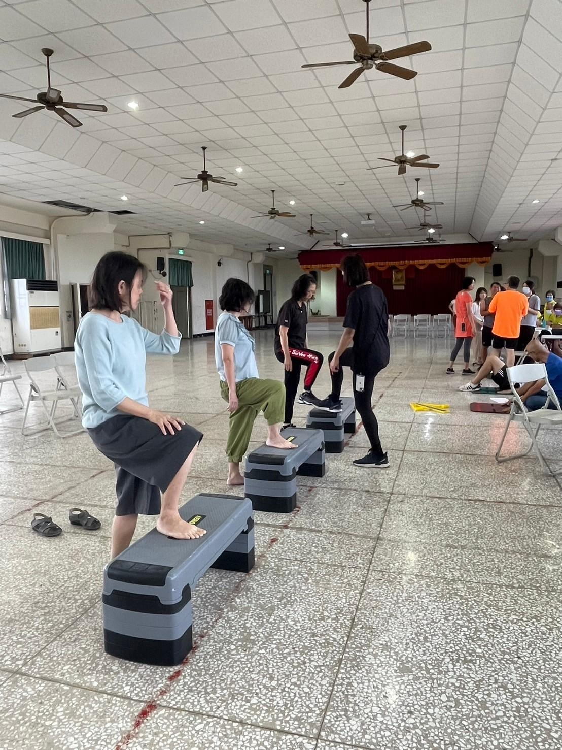 竹塘國中教職員體適能照片3
